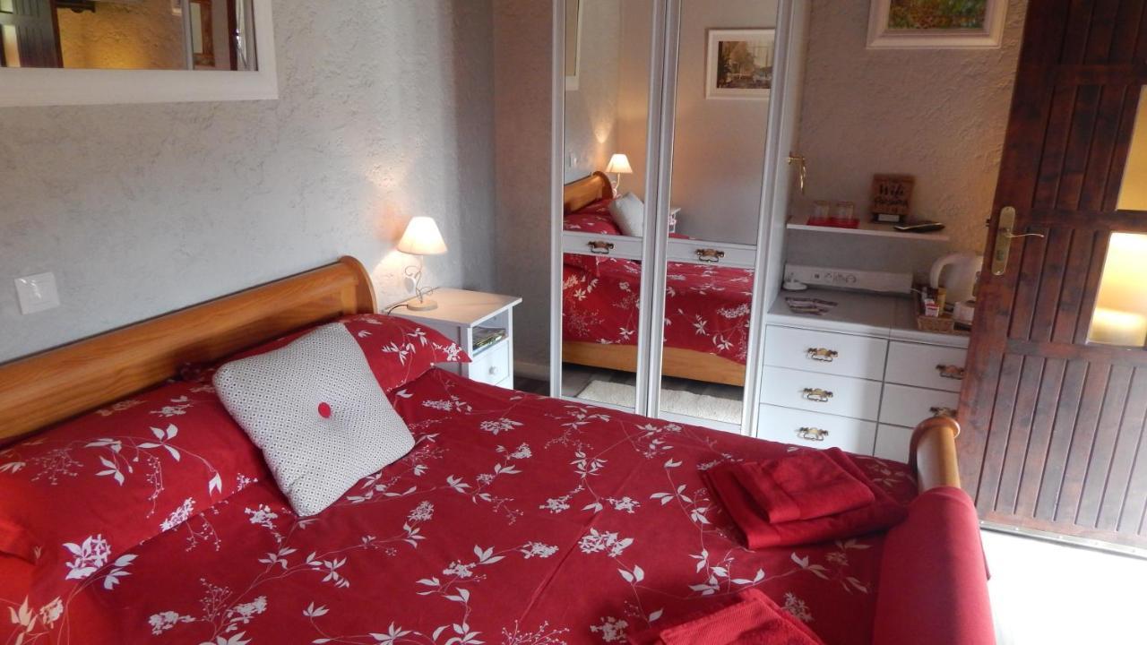 The Petite Chalet Chambre D'Hotes L'Isle-Jourdain  Buitenkant foto